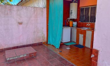 Casa 3 ambientes con garage doble y amplio jardín