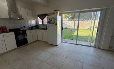 Venta Casa 2 ambientes, Barrio Felix U. Camet