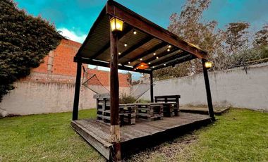 VENTA CASA 3 AMB CON PARQUE Y GARAGE APTO CREDITO