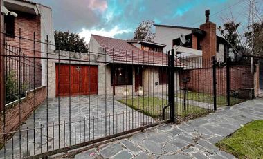 VENTA CASA 3 AMB CON PARQUE Y GARAGE APTO CREDITO