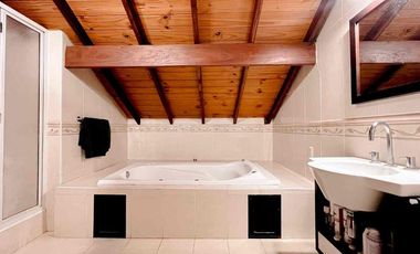 VENTA CASA 3 AMB CON PARQUE Y GARAGE APTO CREDITO