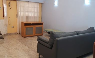 VENTA CASA 3 AMBIENTES CON PARQUE EN TAPIALES