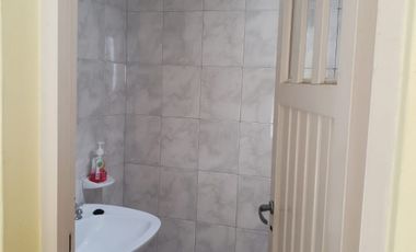 VENTA CASA 3 AMBIENTES CON PARQUE EN TAPIALES