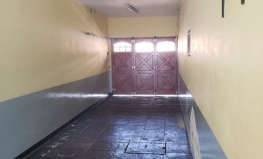 VENTA CASA 3 AMBIENTES CON PARQUE EN TAPIALES