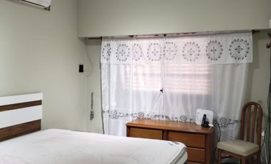 VENTA CASA 3 AMBIENTES CON PARQUE EN TAPIALES