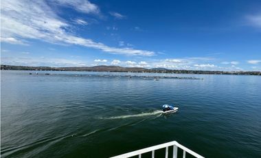 CASA EN VENTA A ORILLA DEL LAGO TEQUES 