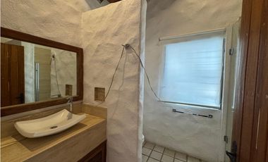 CASA EN VENTA A ORILLA DEL LAGO TEQUES 