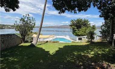 CASA EN VENTA A ORILLA DEL LAGO TEQUES 