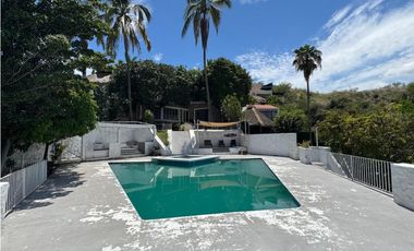 CASA EN VENTA A ORILLA DEL LAGO TEQUES 