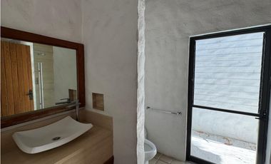 CASA EN VENTA A ORILLA DEL LAGO TEQUES 