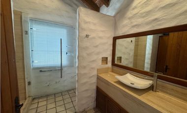 CASA EN VENTA A ORILLA DEL LAGO TEQUES 