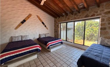 CASA EN VENTA A ORILLA DEL LAGO TEQUES 