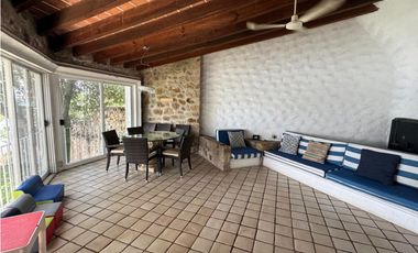 CASA EN VENTA A ORILLA DEL LAGO TEQUES 