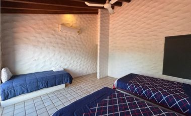 CASA EN VENTA A ORILLA DEL LAGO TEQUES 