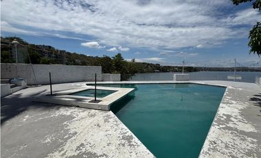 CASA EN VENTA A ORILLA DEL LAGO TEQUES 
