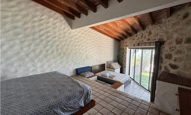 CASA EN VENTA A ORILLA DEL LAGO TEQUES 