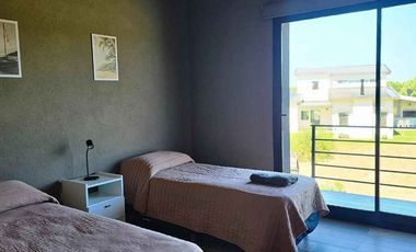 VENTA CASA SENDEROS IV COSTA ESMERALDA 5 AMBIENTES