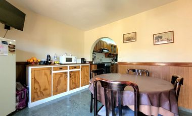 Venta casa 4 amb cochera jardín acepta permuta