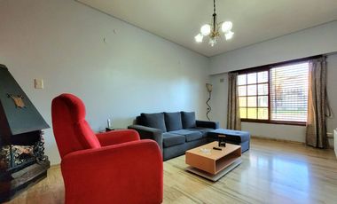 Venta casa 4 amb cochera jardín acepta permuta
