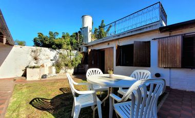 Venta casa 4 amb cochera jardín acepta permuta