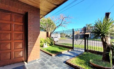 Venta casa 4 amb cochera jardín acepta permuta