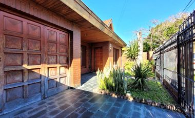 Venta casa 4 amb cochera jardín acepta permuta