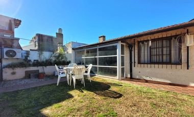 Venta casa 4 amb cochera jardín acepta permuta