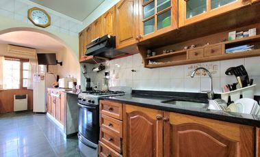 Venta casa 4 amb cochera jardín acepta permuta