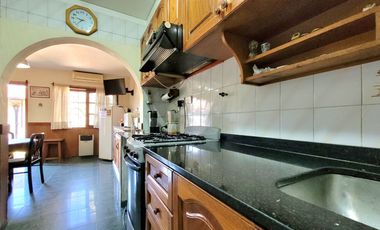 Venta casa 4 amb cochera jardín acepta permuta