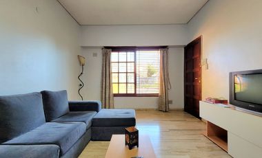 Venta casa 4 amb cochera jardín acepta permuta