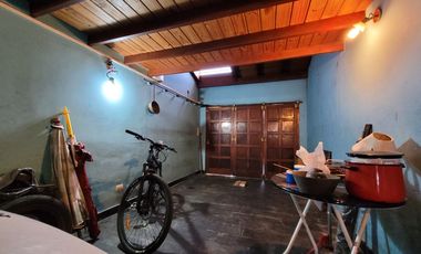 Venta casa 4 amb cochera jardín acepta permuta