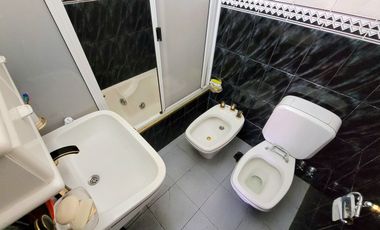 Venta casa 4 amb cochera jardín acepta permuta