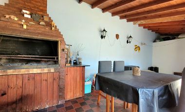 Venta casa 4 amb cochera jardín acepta permuta