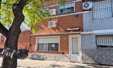 PH 3 AMB TIPO CASA AL FRENTE QUINCHO Y PARRILLA