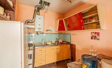 Casa en lote propio a refaccionar