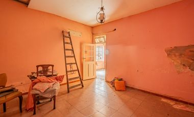 Casa en lote propio a refaccionar