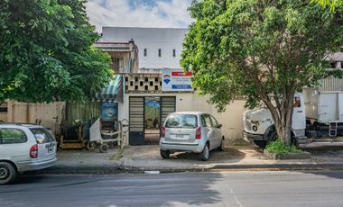 Casa en lote propio a refaccionar