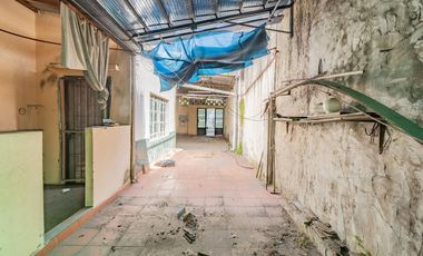 Casa en lote propio a refaccionar