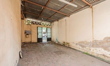 Casa en lote propio a refaccionar