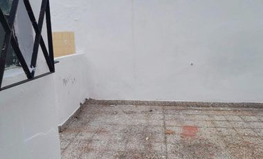 VENTA MORON PH 3 AMBIENTES CON PATIO Y COCHERA.