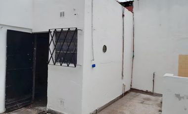 VENTA MORON PH 3 AMBIENTES CON PATIO Y COCHERA.