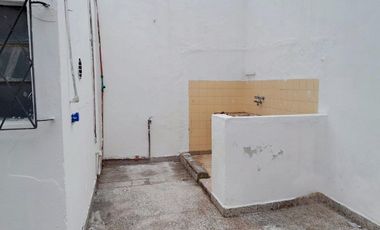 VENTA MORON PH 3 AMBIENTES CON PATIO Y COCHERA.