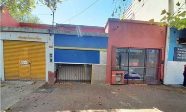 PH 2 AMBIENTES CON PATIO Y 2 LOCALES AL FRENTE.