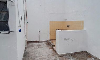 VENTA MORON PH 3 AMBIENTES CON PATIO Y COCHERA.