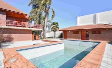 Casa en venta La Plata con pileta, parque