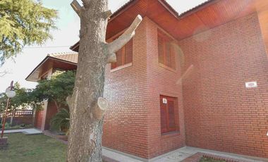 Casa en venta La Plata con pileta, parque