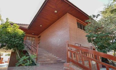 Casa en venta La Plata con pileta, parque