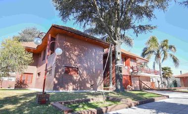 Casa en venta La Plata con pileta, parque
