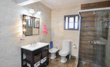 Casa en venta La Plata con pileta, parque