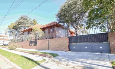 Casa en venta La Plata con pileta, parque
